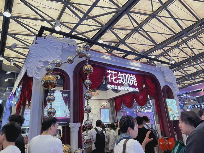 自然堂等美妆企业亮相美博会！CQ9电子平台【现场】家化、(图3)